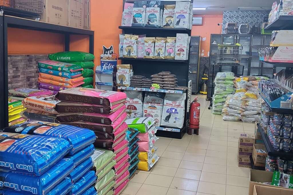 Barangan jualan di Hello Petsmart